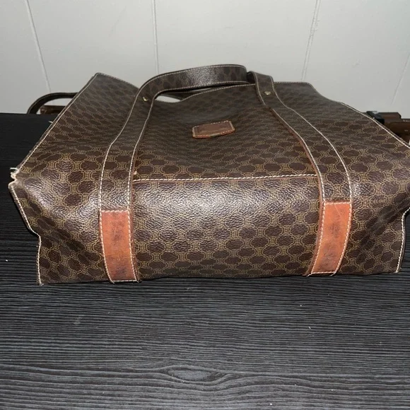 Celine Brown shoulder bag with Classic Design - Picture 17 of 17